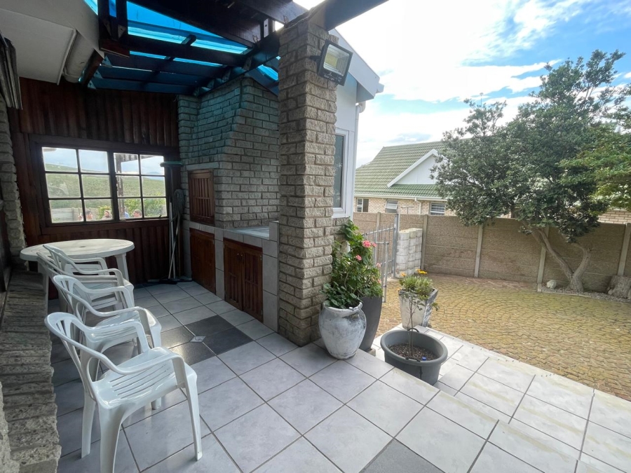4 Bedroom Property for Sale in Hartenbos Heuwels Western Cape